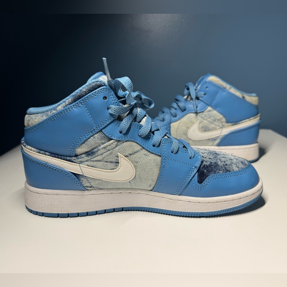 Air Jordan 1 Mid GS Washed Denim, lightly Used Sz 7Y - Picture 1 of 15